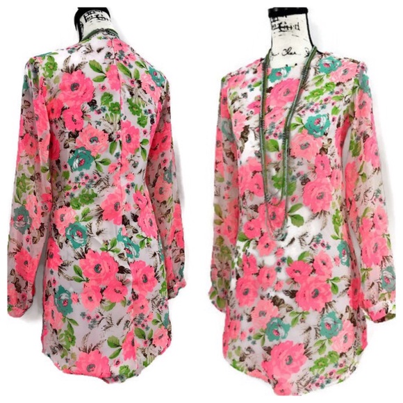 Missguided Dresses & Skirts - NWOT MISSGUIDED LOng Sleeve Chiffon Floral Dress